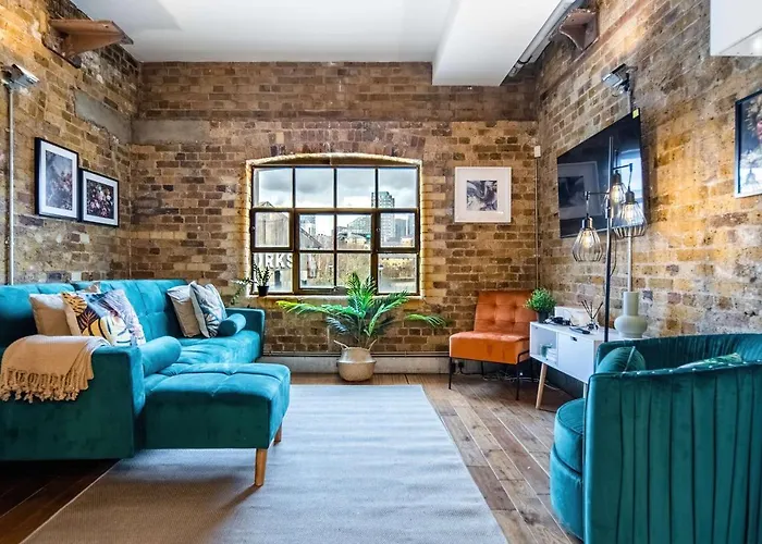 Livestay-Fabulous Three Bed Warehouse Conversion Apartment